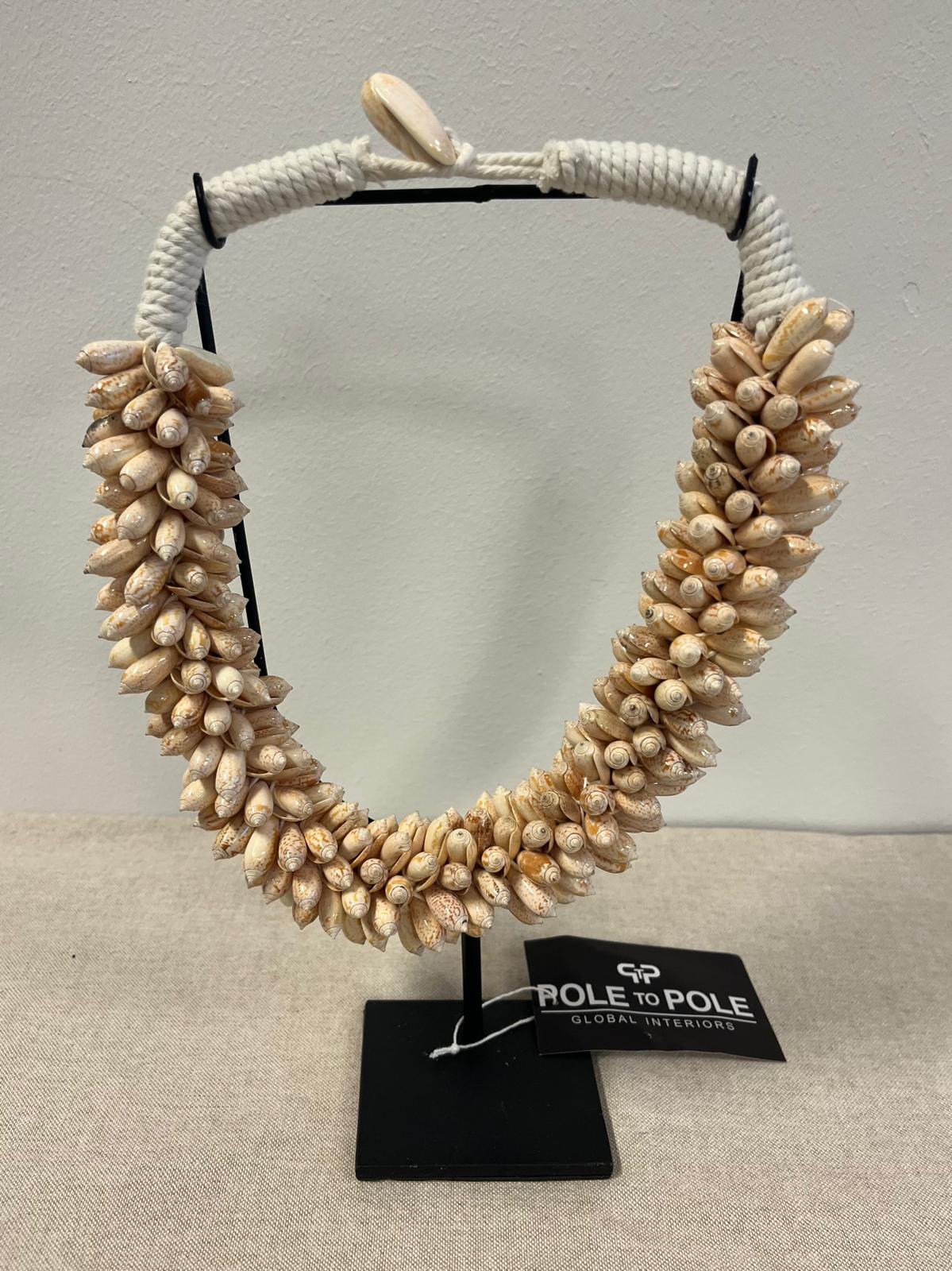 Ornament Schelpenketting op standaard