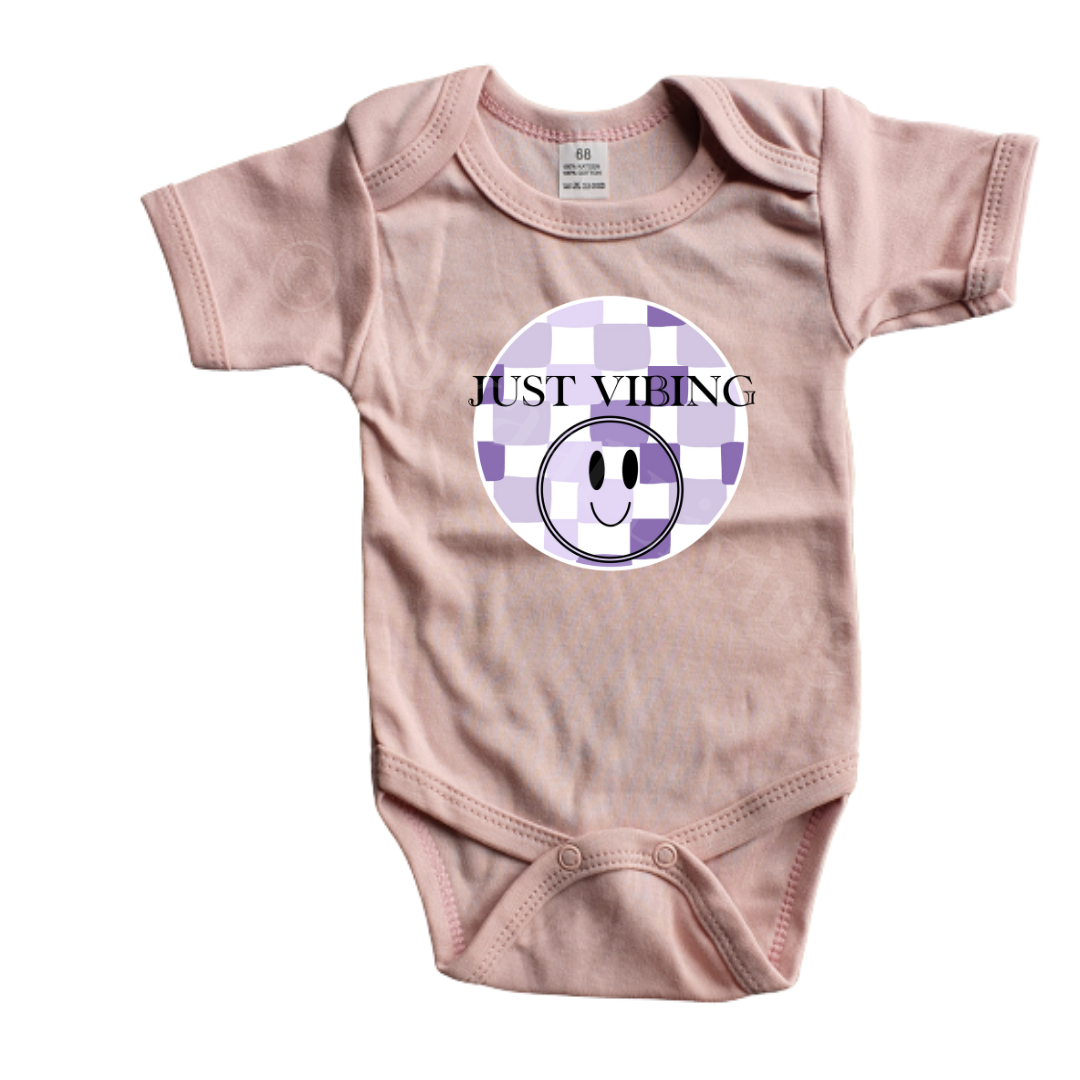 Romper - maat 56-92 - Oud roze- korte mouw - (ontwerp naar keuze)